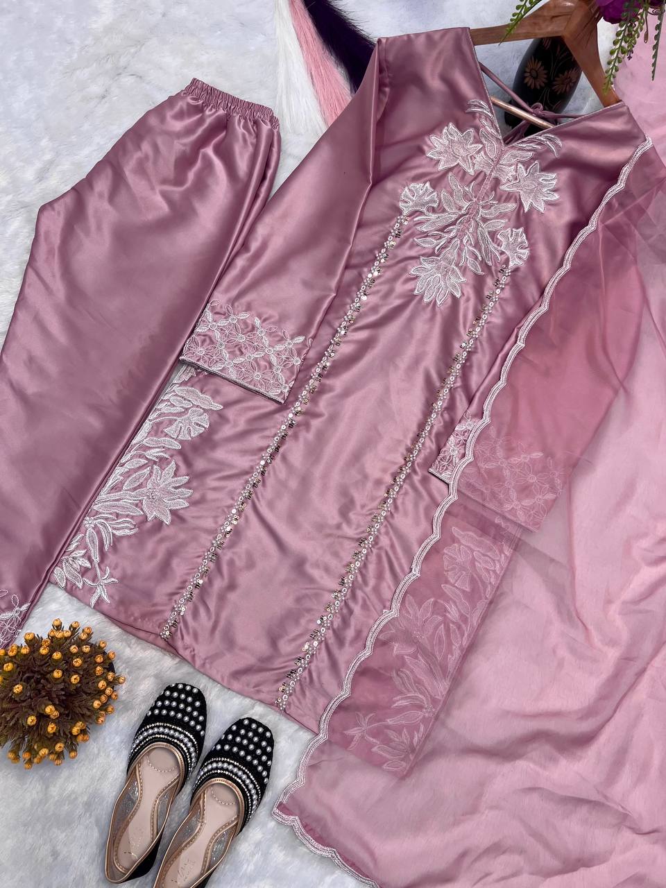 Radiant Mauve Thread-Work Kurta